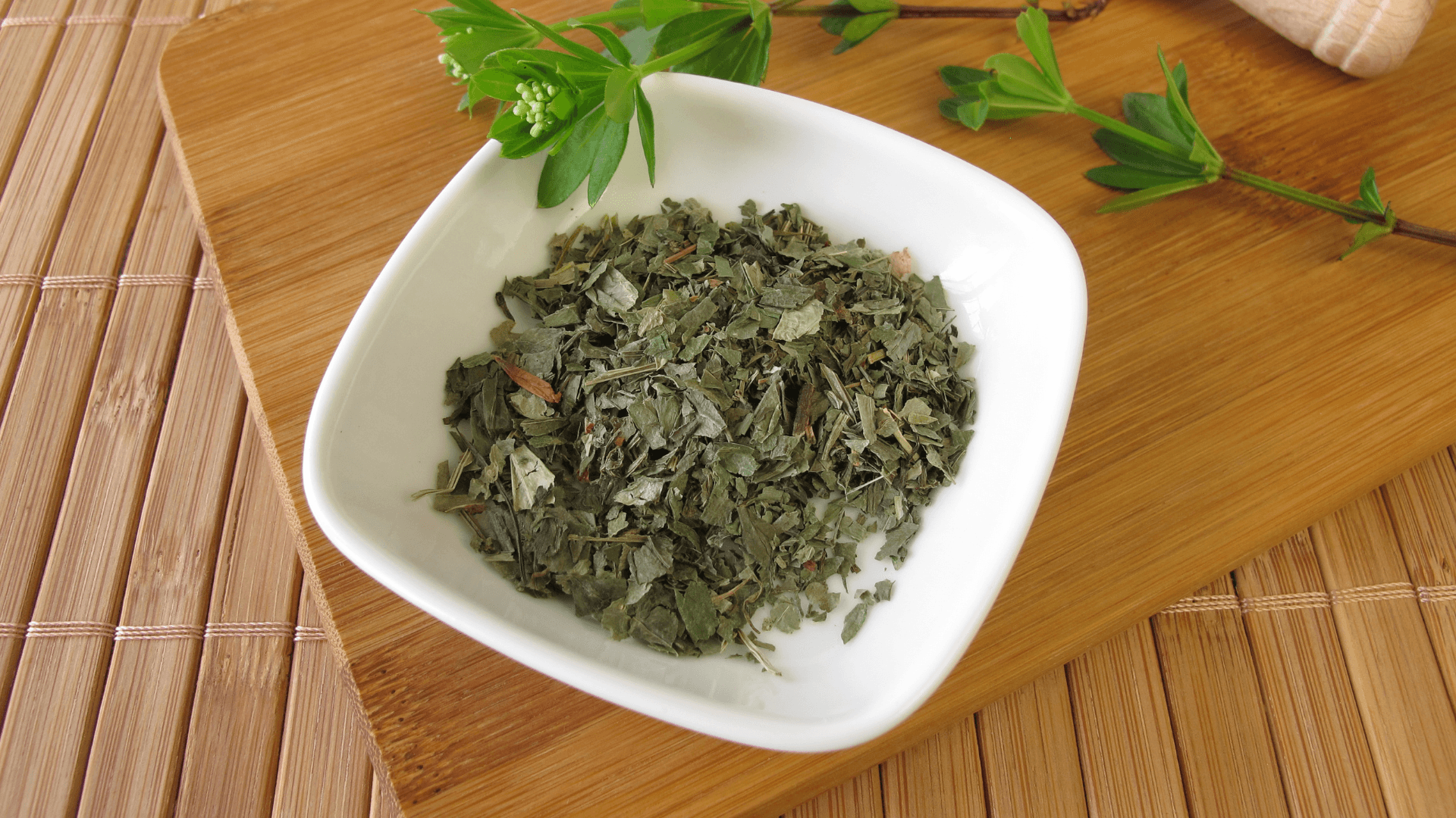 Waldmeister Tee selber machen - Anleitung