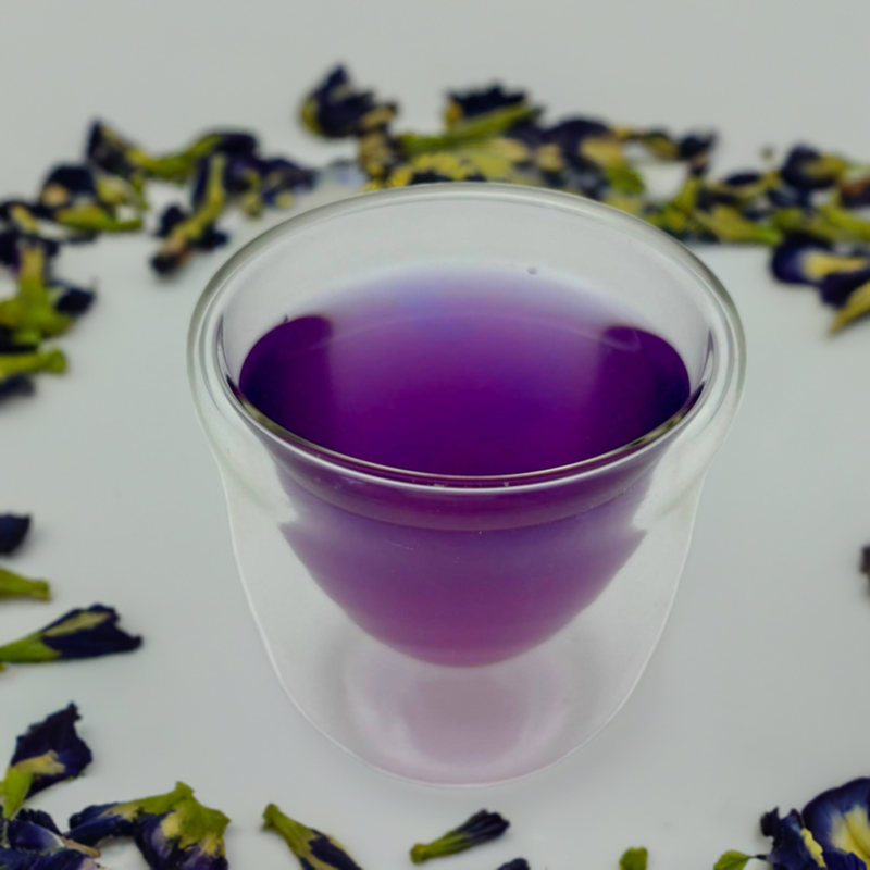 Butterfly Pea Farbwechsel mit Butterfly Pea Blüten